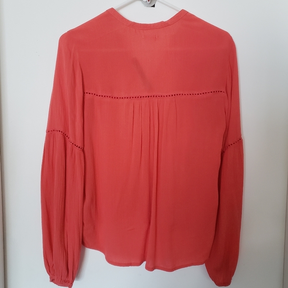 NEW Hollister Loose Fitting Blouse Cutout Details - Picture 2 of 7